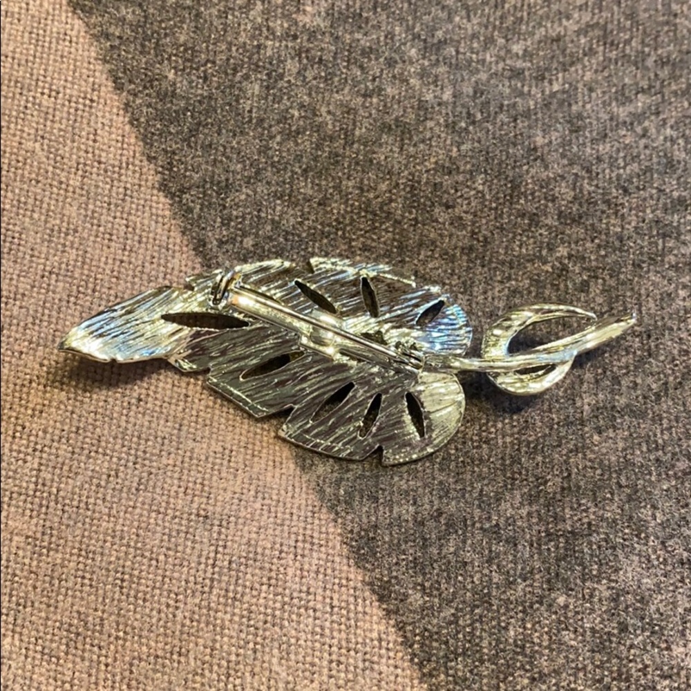 Vintage Leaf Silvery Sparkly Rhinestone Brooch/Pin - Picture 6 of 7